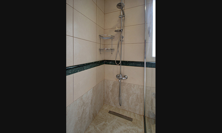 2-STOREY MAISONETTE IN BEACHFRONT COMPLEX