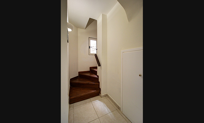 2-STOREY MAISONETTE IN BEACHFRONT COMPLEX