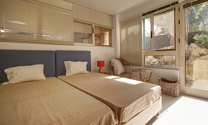 2-STOREY MAISONETTE IN BEACHFRONT COMPLEX