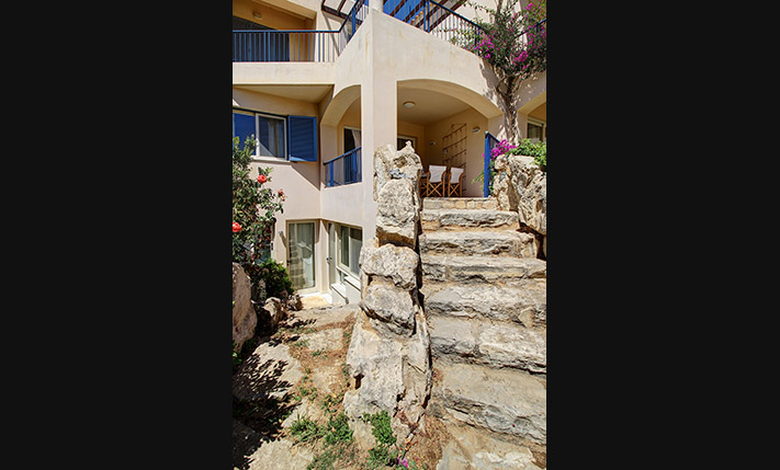 2-STOREY MAISONETTE IN BEACHFRONT COMPLEX