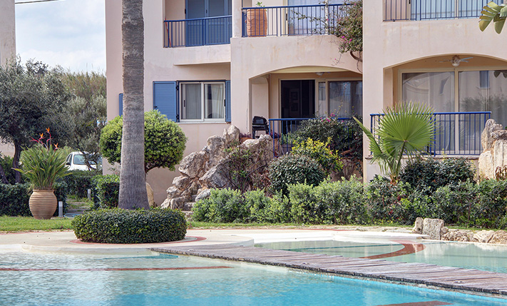 2-STOREY MAISONETTE IN BEACHFRONT COMPLEX