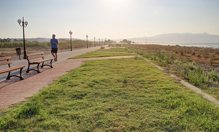 2-STOREY MAISONETTE IN BEACHFRONT COMPLEX