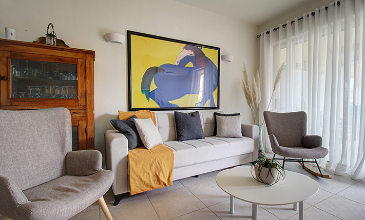 2-STOREY MAISONETTE IN BEACHFRONT COMPLEX