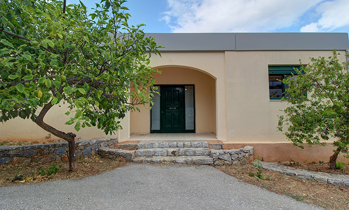 MODERN HOUSE IN A COMPLEX OF 4 RESIDENCES