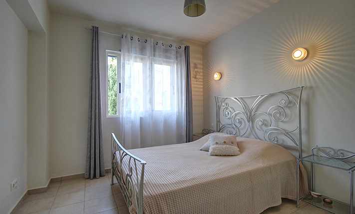 IN A BEACHFRONT COMPLEX WITH A SPACIOUS POOL