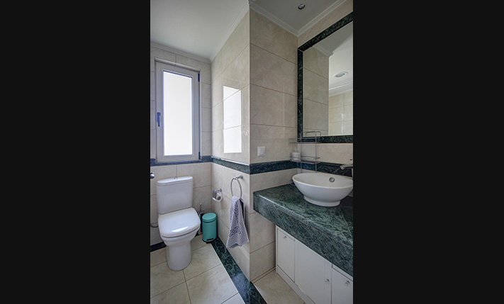 IN A BEACHFRONT COMPLEX WITH A SPACIOUS POOL