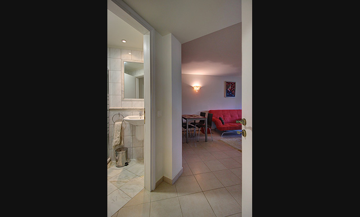 IN A BEACHFRONT COMPLEX WITH A SPACIOUS POOL