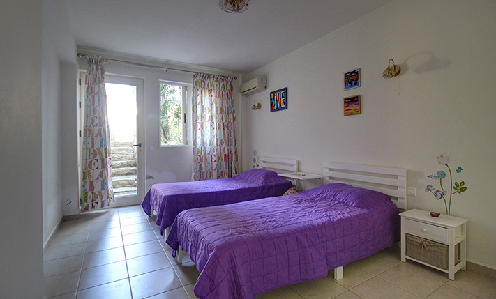 IN A BEACHFRONT COMPLEX WITH A SPACIOUS POOL