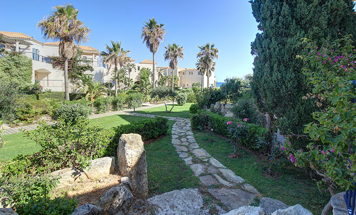 IN A BEACHFRONT COMPLEX WITH A SPACIOUS POOL