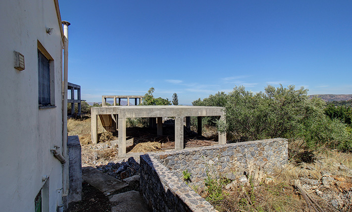 ΣΥΓΚΡΟΤΗΜΑ ΜΕ ΚΑΤΟΙΚΙΑ & 4 ΟΙΚΟΔΟΜΕΣ