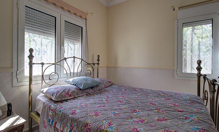 COMPLEX OF A HOUSE & 4 UNCONVERTED BUILDINGS