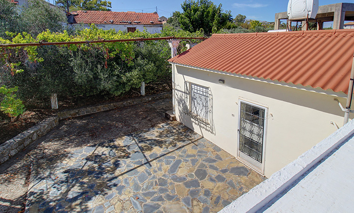 COMPLEX OF A HOUSE & 4 UNCONVERTED BUILDINGS