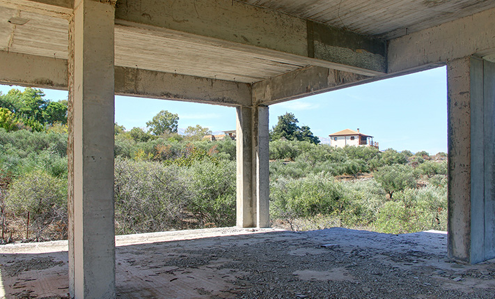 COMPLEX OF A HOUSE & 4 UNCONVERTED BUILDINGS
