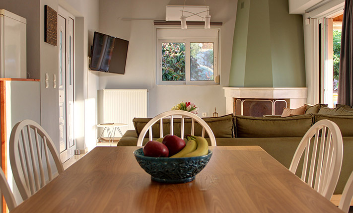 ELEGANT RESIDENCE WITH POOL AND GARDEN