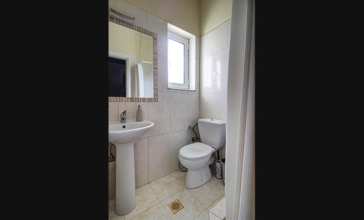 ELEGANT RESIDENCE WITH POOL AND GARDEN