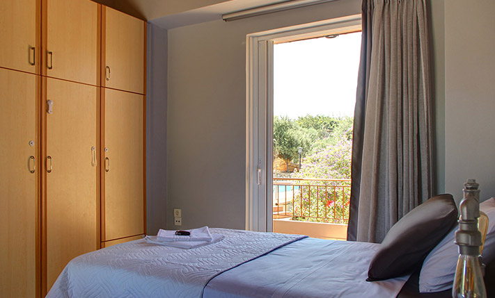 ELEGANT RESIDENCE WITH POOL AND GARDEN