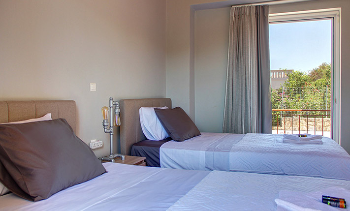 ELEGANT RESIDENCE WITH POOL AND GARDEN