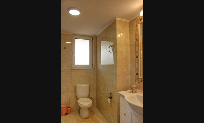 ELEGANT RESIDENCE WITH POOL AND GARDEN