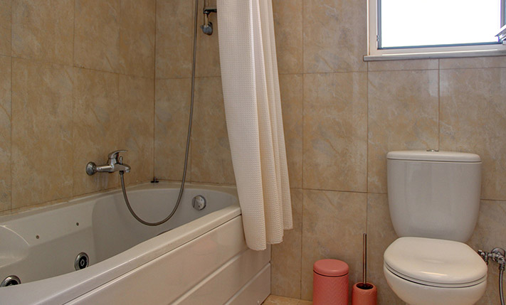 ELEGANT RESIDENCE WITH POOL AND GARDEN