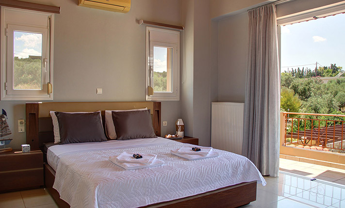 ELEGANT RESIDENCE WITH POOL AND GARDEN