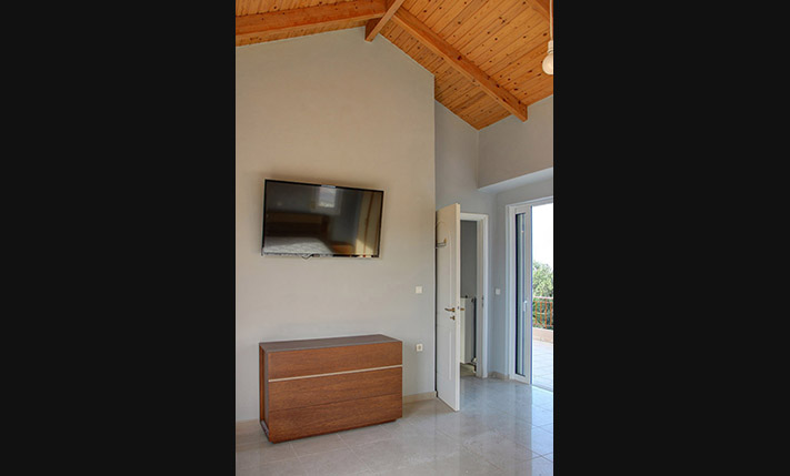 ELEGANT RESIDENCE WITH POOL AND GARDEN