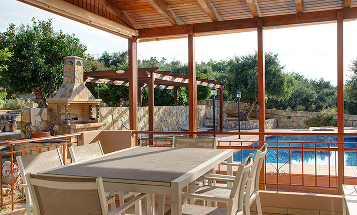 ELEGANT RESIDENCE WITH POOL AND GARDEN