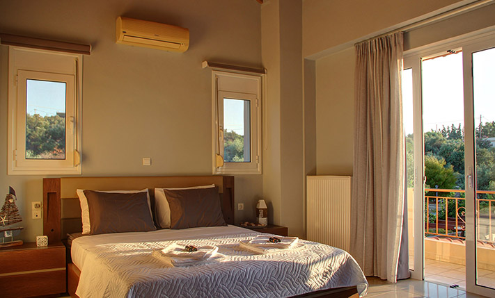 ELEGANT RESIDENCE WITH POOL AND GARDEN