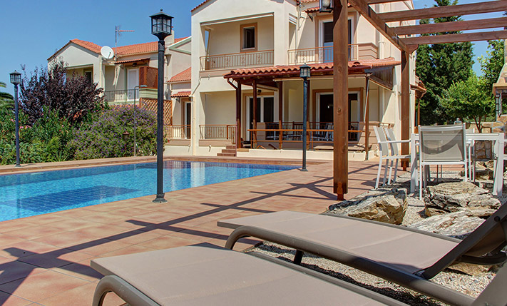 ELEGANT RESIDENCE WITH POOL AND GARDEN