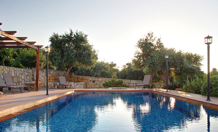 ELEGANT RESIDENCE WITH POOL AND GARDEN