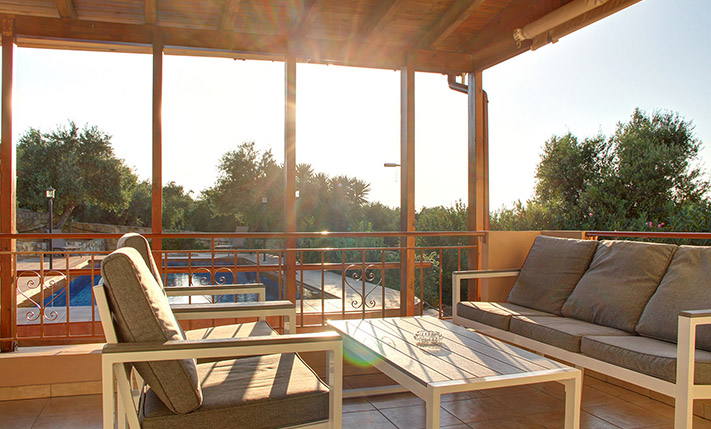 ELEGANT RESIDENCE WITH POOL AND GARDEN