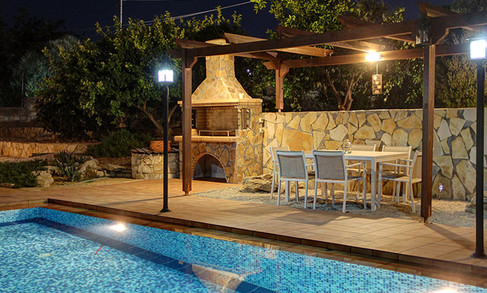 ΚΑΛΑΙΣΘΗΤΗ ΚΑΤΟΙΚΙΑ ΜΕ ΠΙΣΙΝΑ ΚΑΙ ΚΗΠΟ