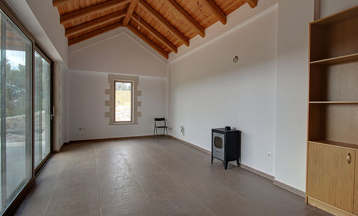 DETACHED SINGLE-LEVEL BUNGALOW WITH VIEWS