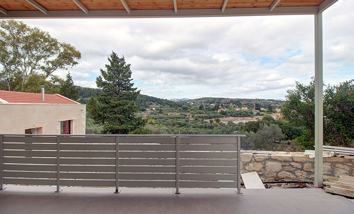 DETACHED SINGLE-LEVEL BUNGALOW WITH VIEWS