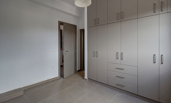 DETACHED SINGLE-LEVEL BUNGALOW WITH VIEWS