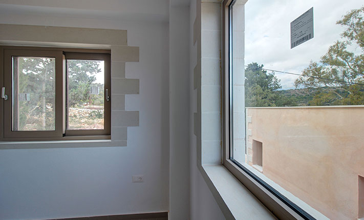 DETACHED SINGLE-LEVEL BUNGALOW WITH VIEWS