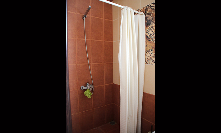 MIXED-USE INCOME BUILDING IN A TOURIST AREA