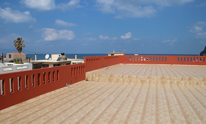 MIXED-USE INCOME BUILDING IN A TOURIST AREA