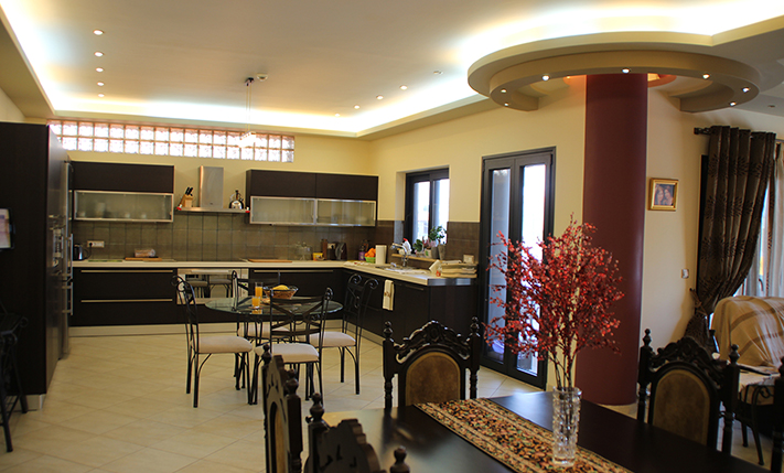 MIXED-USE INCOME BUILDING IN A TOURIST AREA