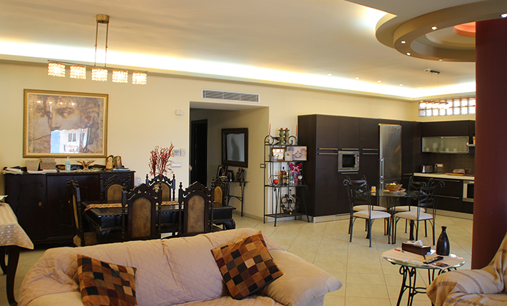 MIXED-USE INCOME BUILDING IN A TOURIST AREA