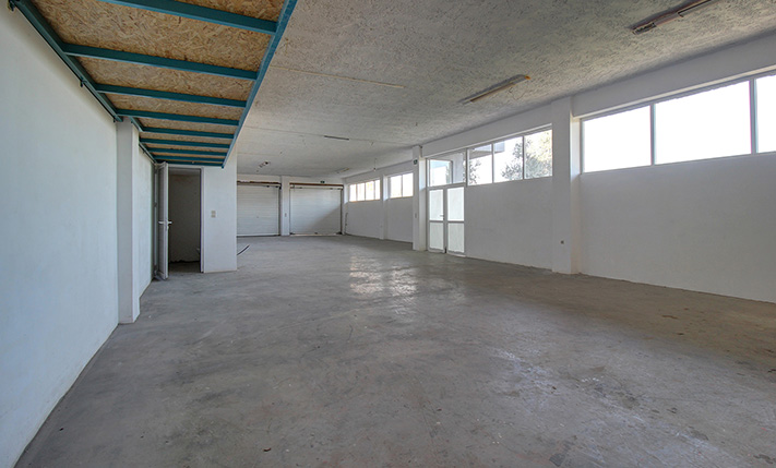 COMMERCIAL BUILDING CLOSE TO SOUDA PORT