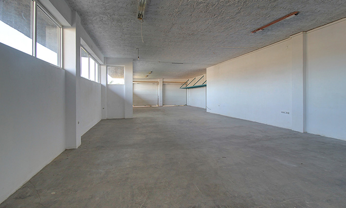 COMMERCIAL BUILDING CLOSE TO SOUDA PORT