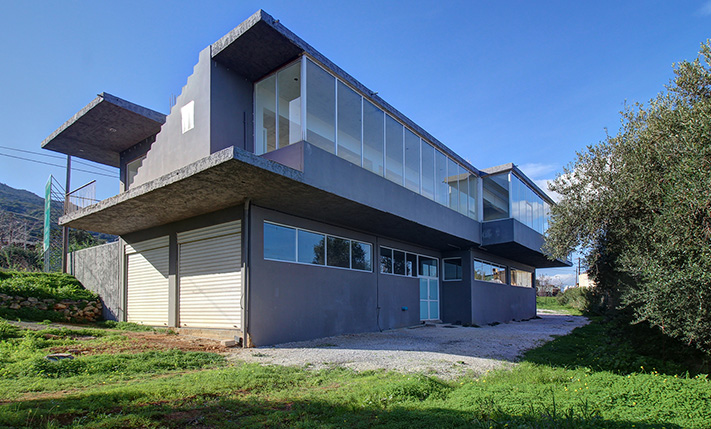 COMMERCIAL BUILDING CLOSE TO SOUDA PORT