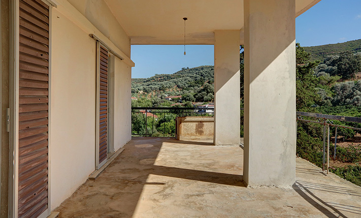 SEMI-CONVERTED HOUSE IN LUSH LOCATION