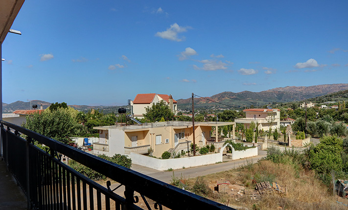 SEMI-CONVERTED HOUSE IN LUSH LOCATION