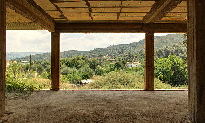 SEMI-CONVERTED HOUSE IN LUSH LOCATION