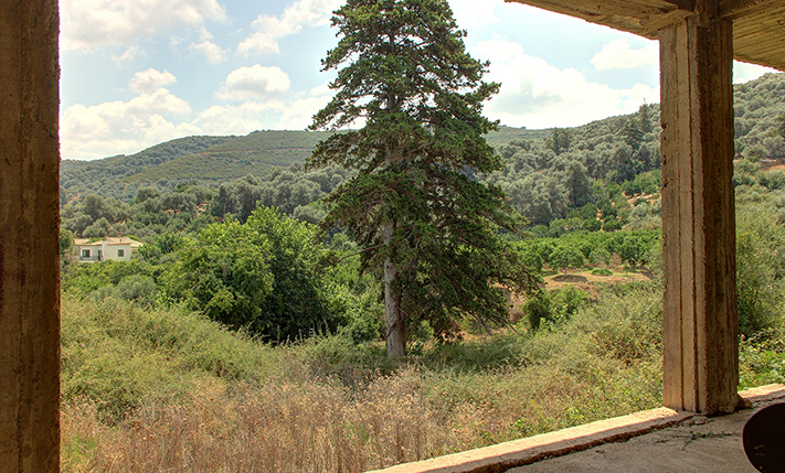 SEMI-CONVERTED HOUSE IN LUSH LOCATION
