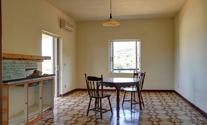 SEMI-CONVERTED HOUSE IN LUSH LOCATION