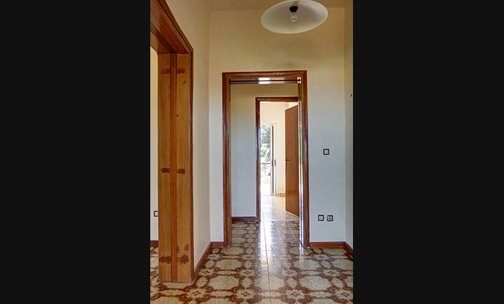 SEMI-CONVERTED HOUSE IN LUSH LOCATION