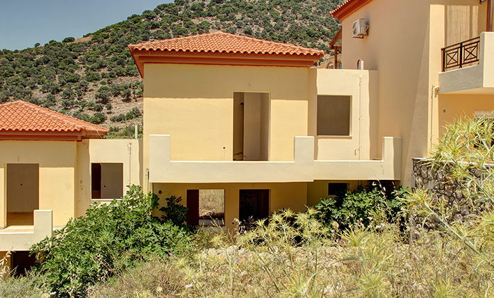 UNFINISHED MID-TERRACED HOUSE WITH SEA VIEWS