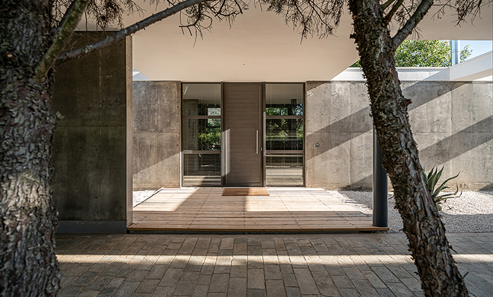 CONTEMPORARY LIVING & AWARD WINNING DESIGN